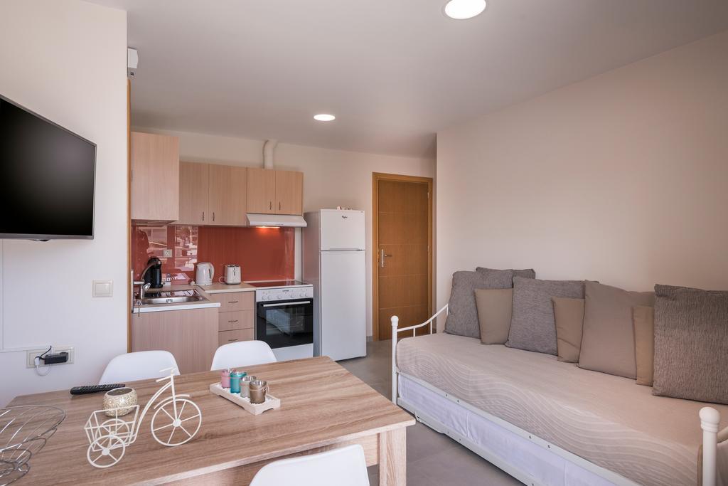 Athina Apartments Near The Sea Platania Platanias  Bagian luar foto